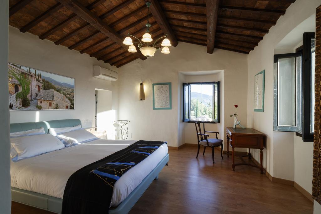 Relais Borgo Lizori Country House Campello sul Clitunno Luaran gambar