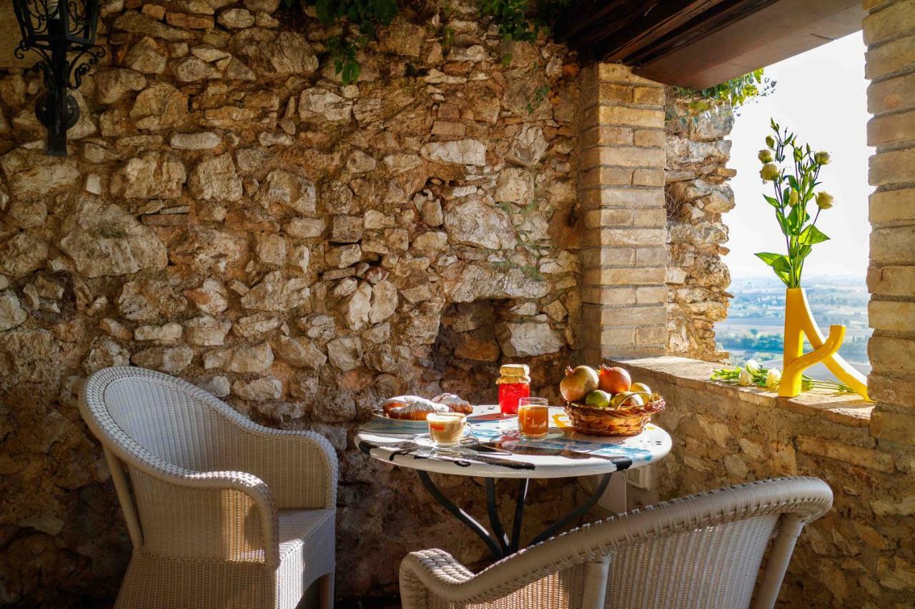 Relais Borgo Lizori Country House Campello sul Clitunno Luaran gambar