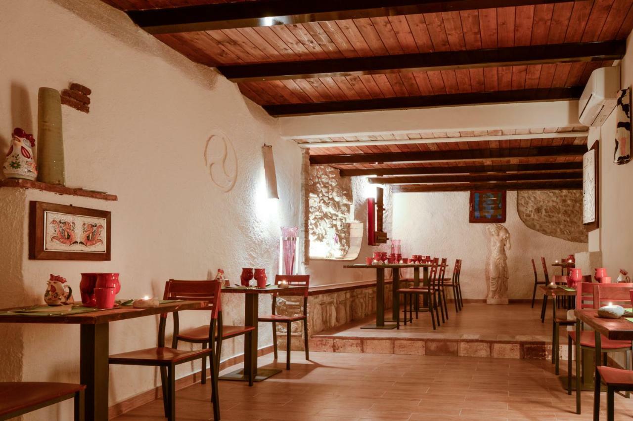 Relais Borgo Lizori Country House Campello sul Clitunno Luaran gambar